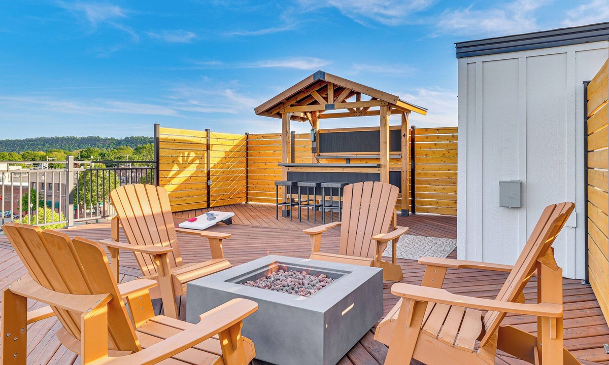 Lake City Condo | 1 Block to Lake City Marina: Condo w/Rooftop Deck