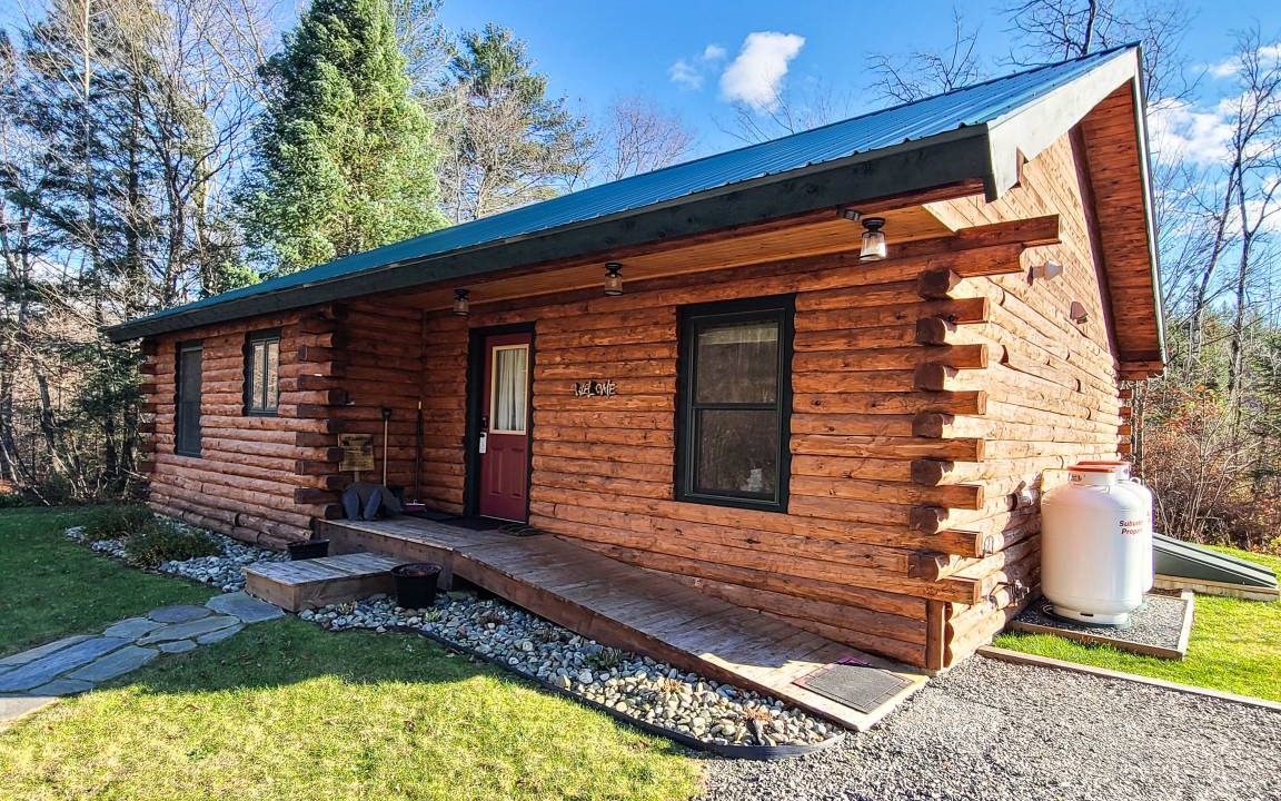 Eastern Vermont Cabin | 102 m² Cabin ∙ 2 bedrooms ∙ 4 guests