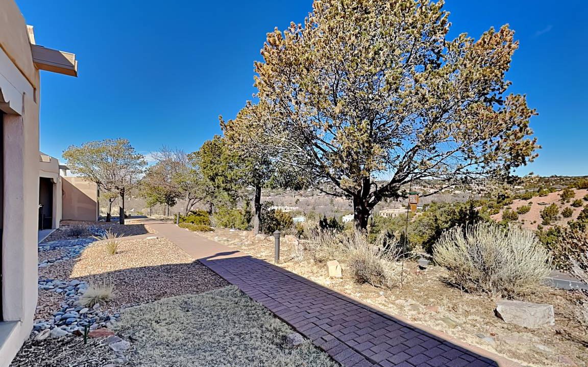 Historic Eastside Condo | 112 m² Condo ∙ 2 bedrooms ∙ 4 guests