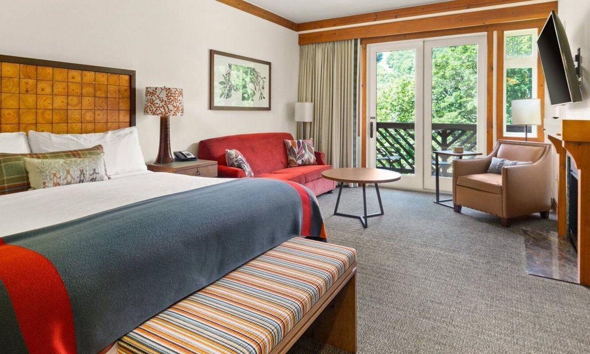 Spruce Peak Resort | 1326 Studio Last Run Lodge | Spruce Peak Lodge | Mountain Views @ The Stowe Mountain Resort
