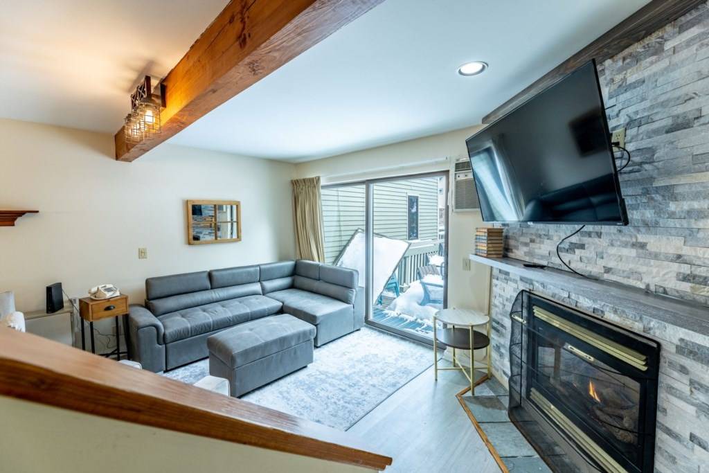 Jeffersonville Condo | 167 m² Condo ∙ 4 bedrooms ∙ 8 guests