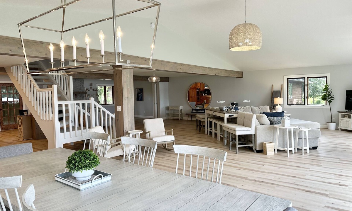 Brainerd House | 17 Acre-7k Sq Ft Lake house, Hot Tub, Pontoon, Arcade, Fireplace,Pool, billiards