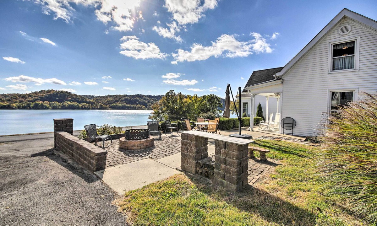 Bethlehem House | 1872 Bethlehem Home w/View of Ohio River!