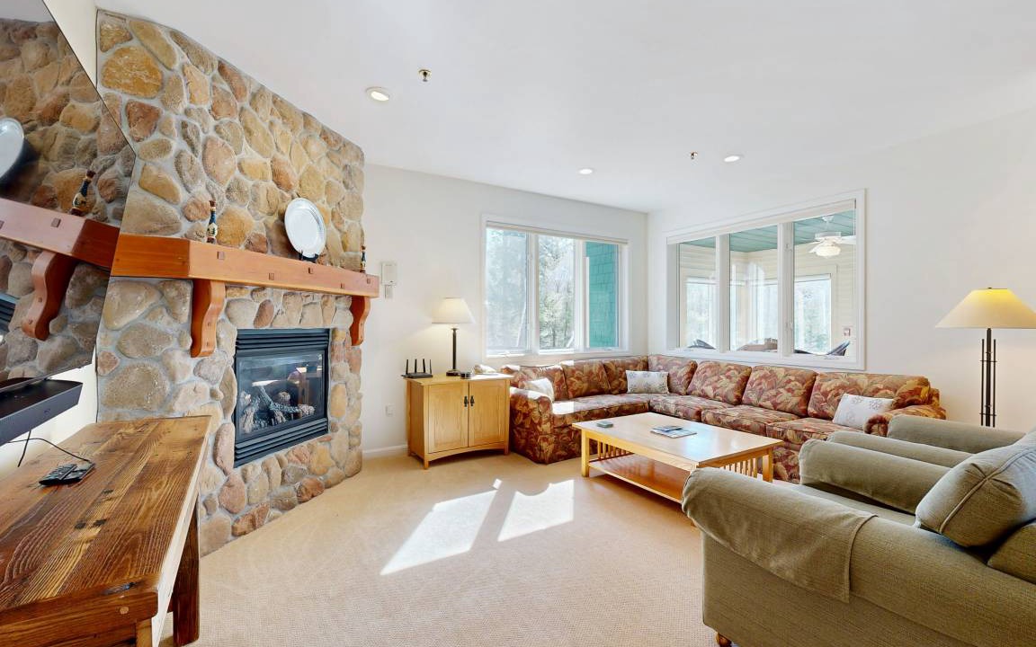 Jeffersonville Condo | 193 m² Condo ∙ 3 bedrooms ∙ 8 guests