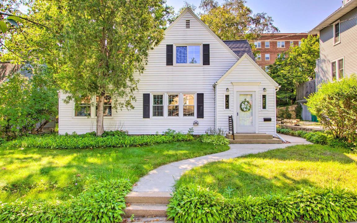 Historic Southwest House | 193 m² House ∙ 3 bedrooms ∙ 6 guests