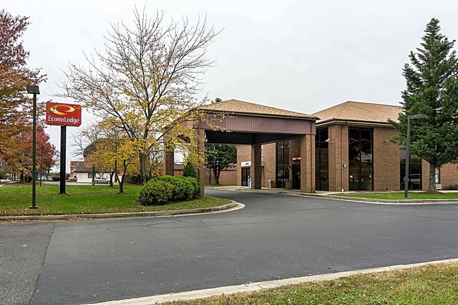 Clinton Hotel | 2-Star Hotel ∙ Econo Lodge Andrews AFB