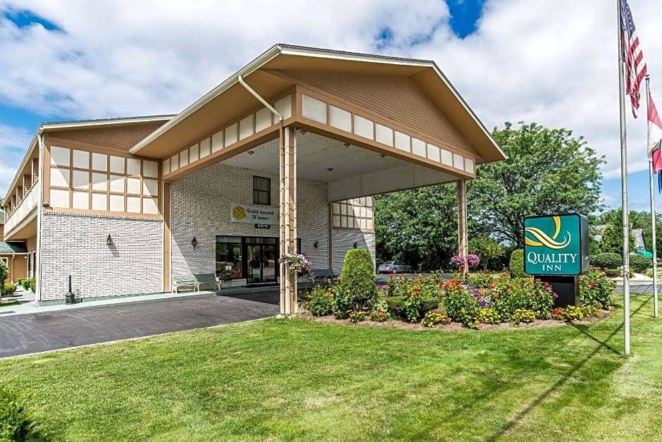 Shelburne Hotel | 2-Star Hotel ∙ Quality Inn Shelburne - Burlington