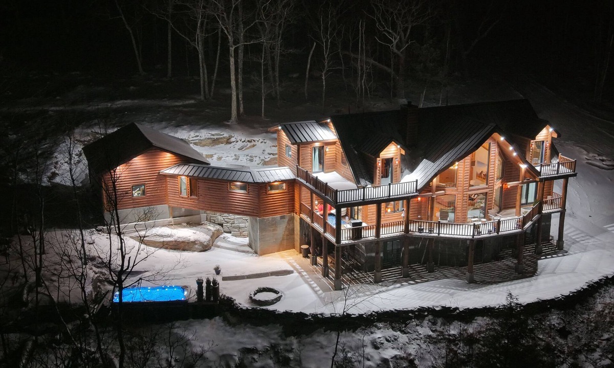 Hunter House | 2025 Log Home- Ski Chalet w/Luxury Amenities. direct Views of Hunter Slopes