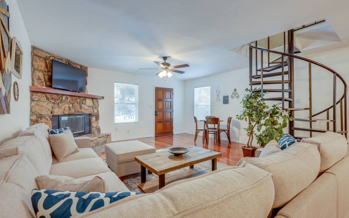 Red River House | 232 m² House ∙ 4 bedrooms ∙ 11 guests
