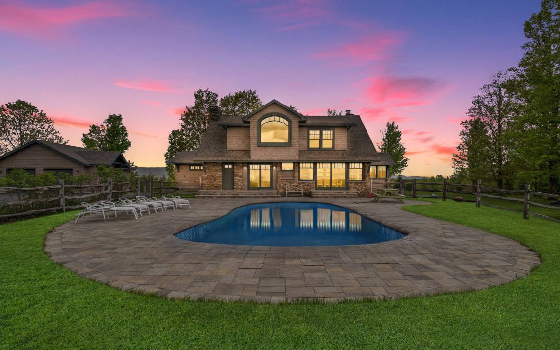 Greenfield Center House | 288 m² House ∙ 3 bedrooms ∙ 6 guests