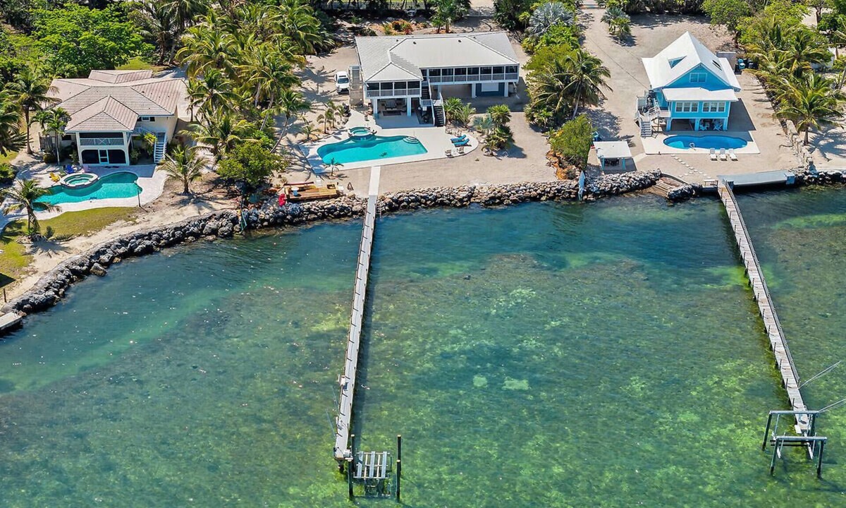 Marathon House | 3/2 gulf front home with amazing views and meticulously manicured lot.