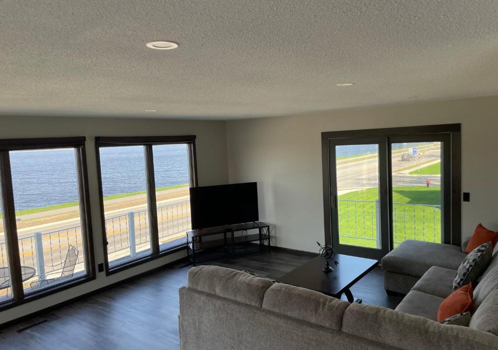 Lake City House | 3 Bedroom Condo with Lake Pepin views with access to shared outdoor pool