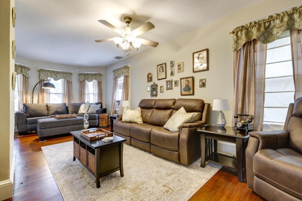 Springfield House | 3 Mi to Dtwn Springfield Home with Deck!