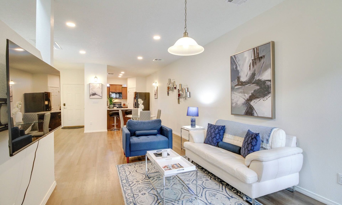 North Valley House | 3 Mi to Old Town: Albuquerque Townhome w/Yard!