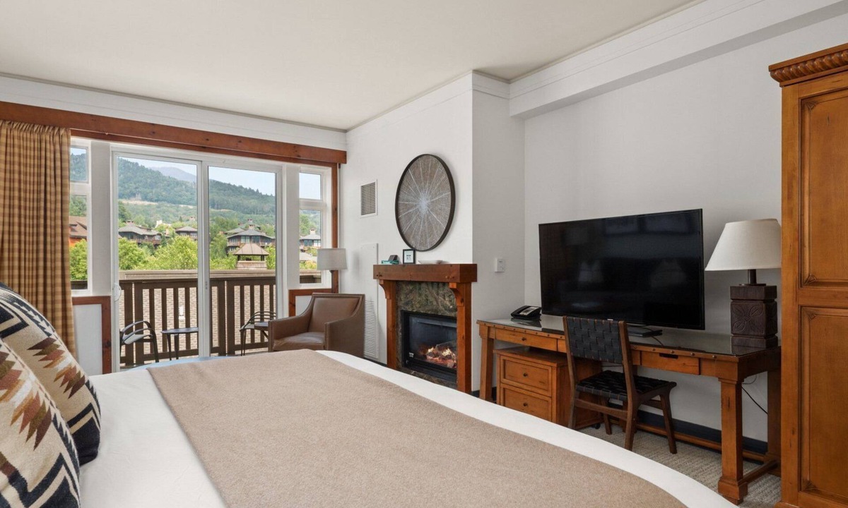 Stowe Area Cabin | #319 | Studio | Sunny Spruce | 3rd Floor Village & Mountain Views