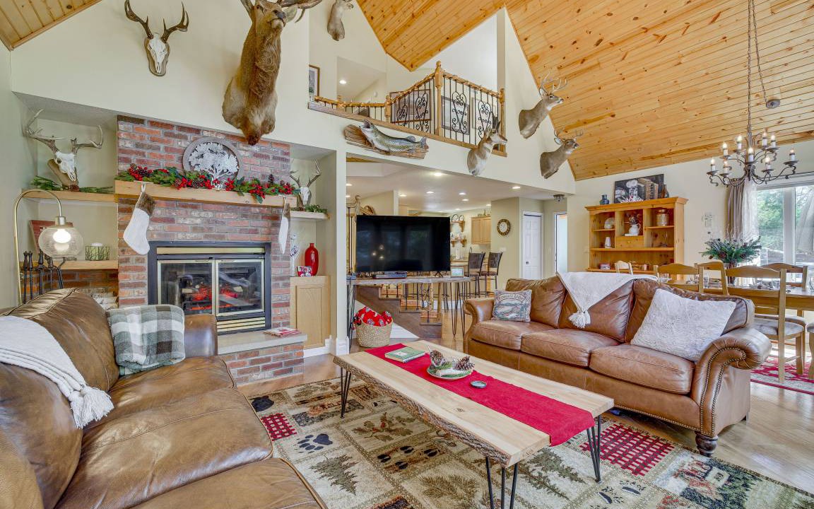 Neillsville House | 325 m² House ∙ 5 bedrooms ∙ 12 guests