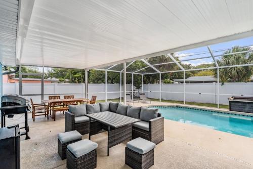 Largo House | 3442 Azalea Pl