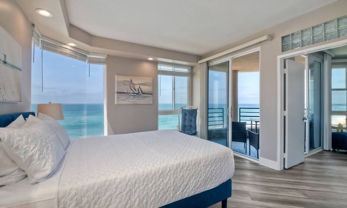 Townsite Condo | 3BR Oceanview, Gated Community & Parking, Elevator