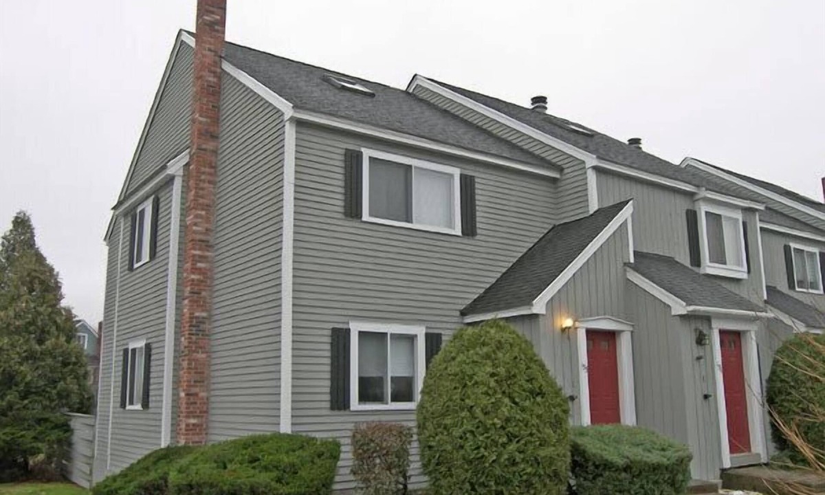 North Woodstock House | 4 Bdrm, close to shops/dining/town. WiFi, AC, pool access. A0155 By LRS