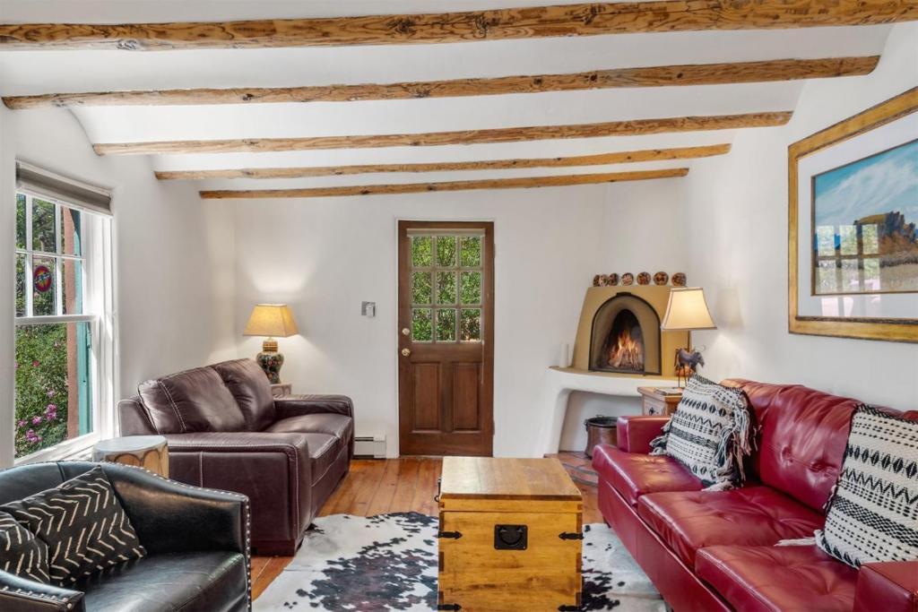 Historic Eastside House | 4 Bedroom - 5 Min. Walk to Canyon Road - Mariposa