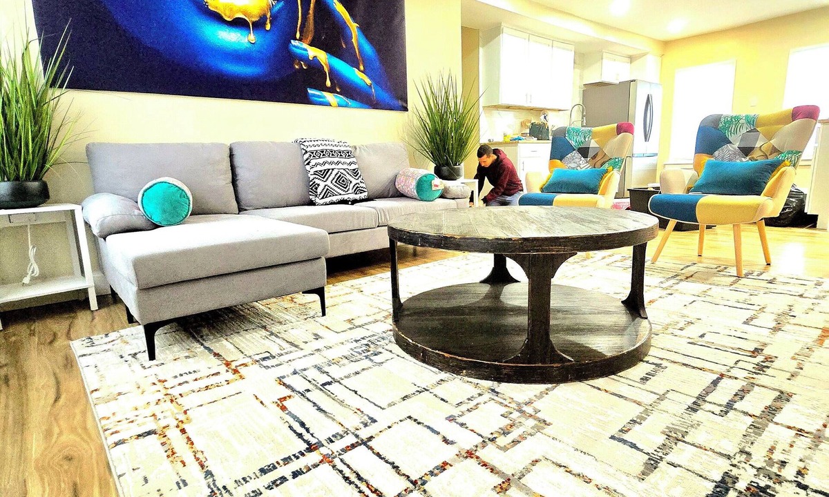Springfield Apartment | 5 bedroom in the center of Springfield .