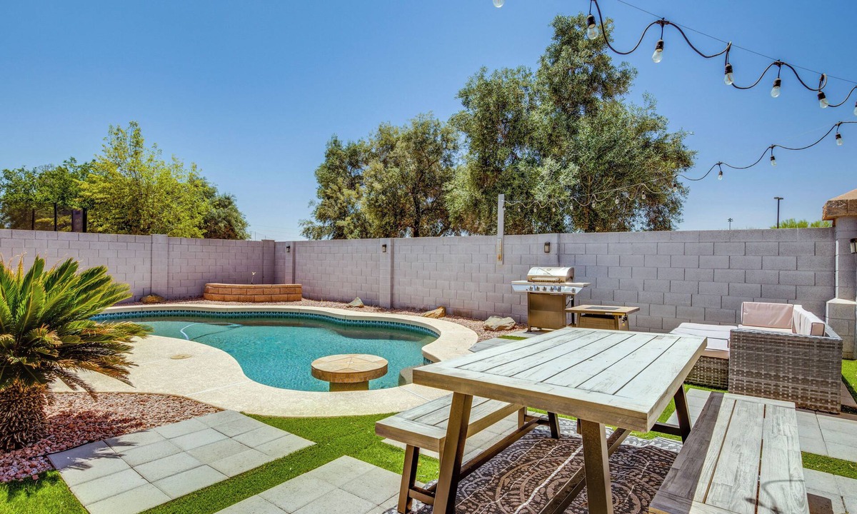Greenfield Lakes House | 5 Mi to Dtwn Gilbert! Desert Gem w/Fenced-In Pool