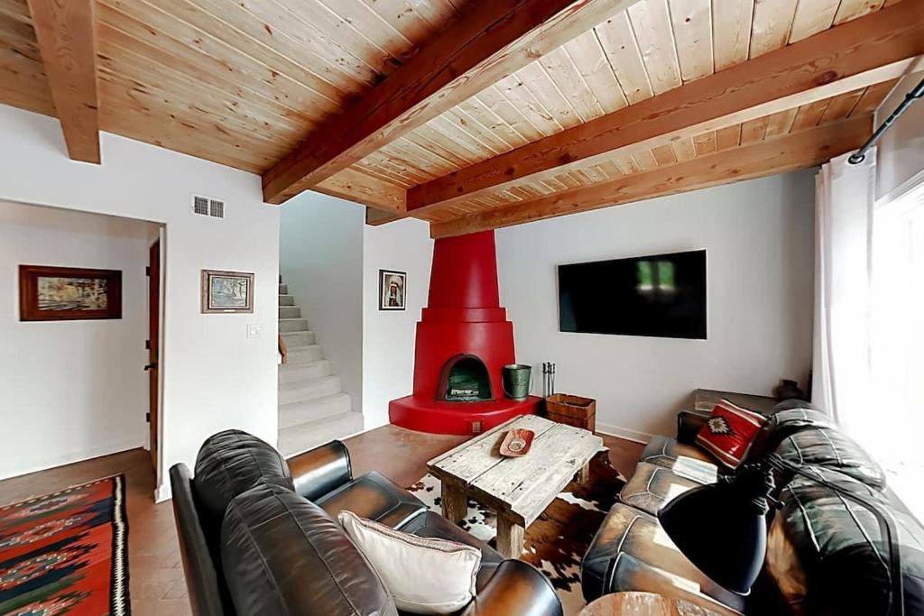 Northeast Santa Fe House | 501 Rio Grande Ave F2