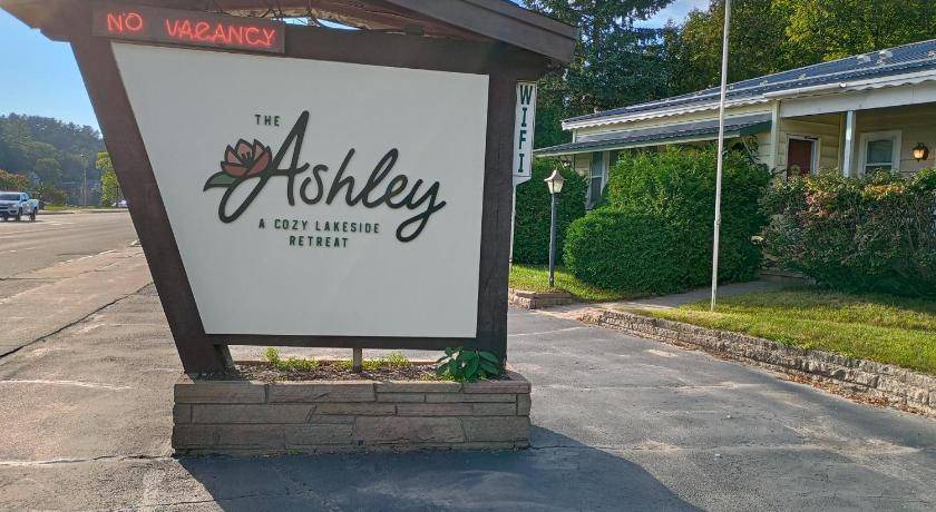 Saranac Lake Hotel | 56 m² Motel ∙ 2 bedrooms ∙ 11 guests