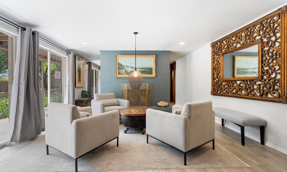 Central Oklahoma City House | 5BR sleeping 14 with a hot tub — built for teams and big groups. #MD
