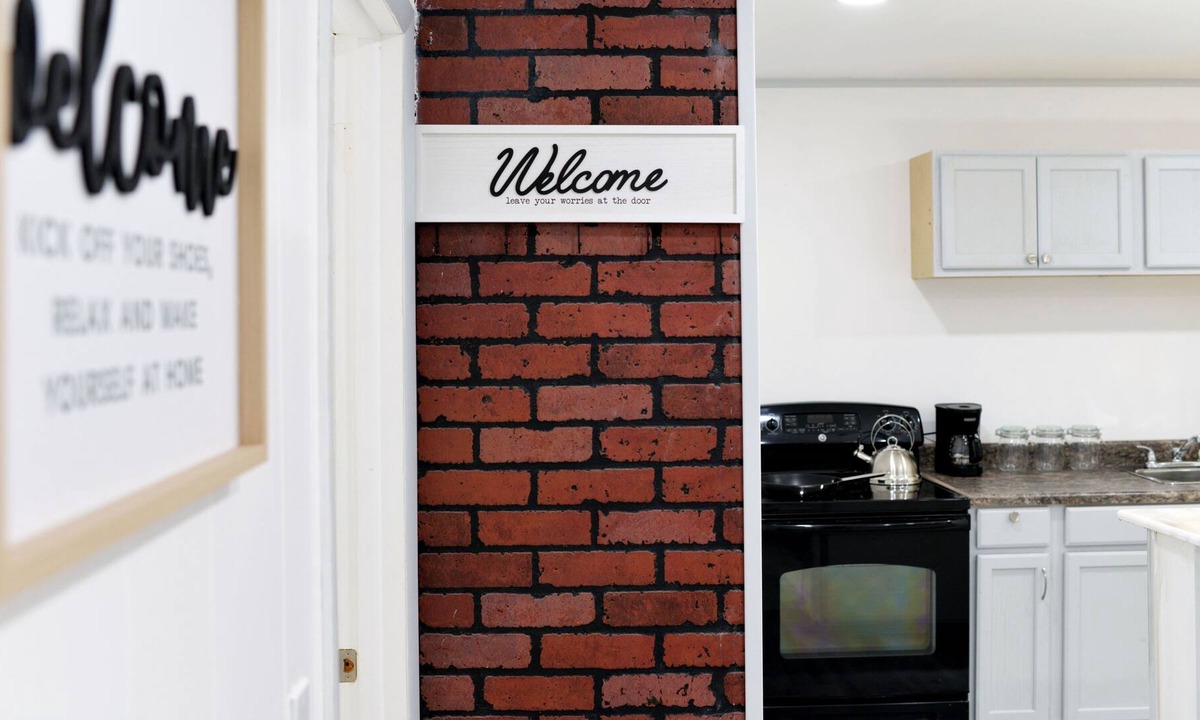 Rome Apartment | 7 min. To the delta lake state park! Modern apt.