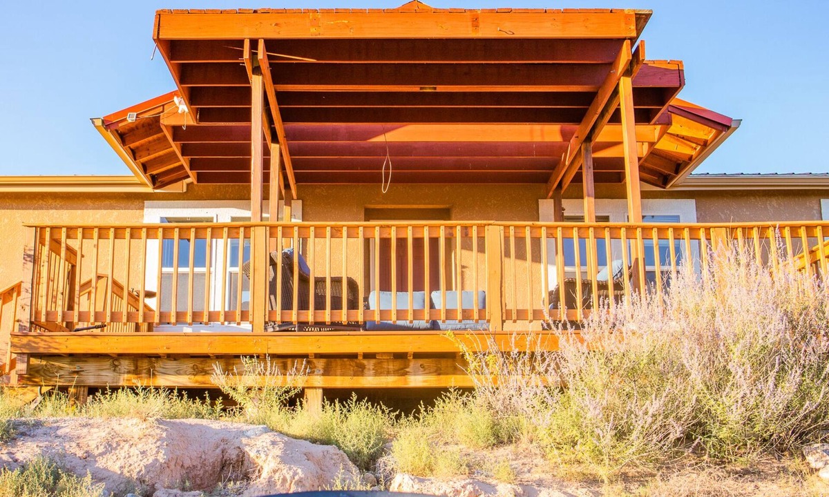 Abiquiu House | A light-filled home with views of the Jemez