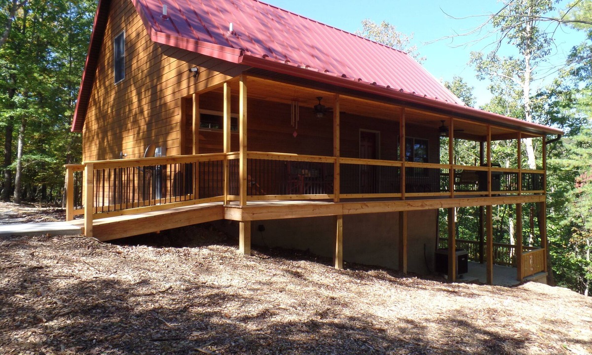 Berkeley Springs Cabin | A luxurious cabin quietly tucked away in the woods, pet friendly, WiFi