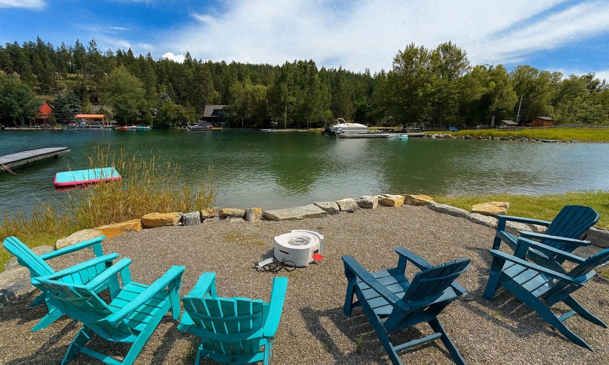 Lakeside House | A Peaceful Waterfront Cabin on Flathead Lake