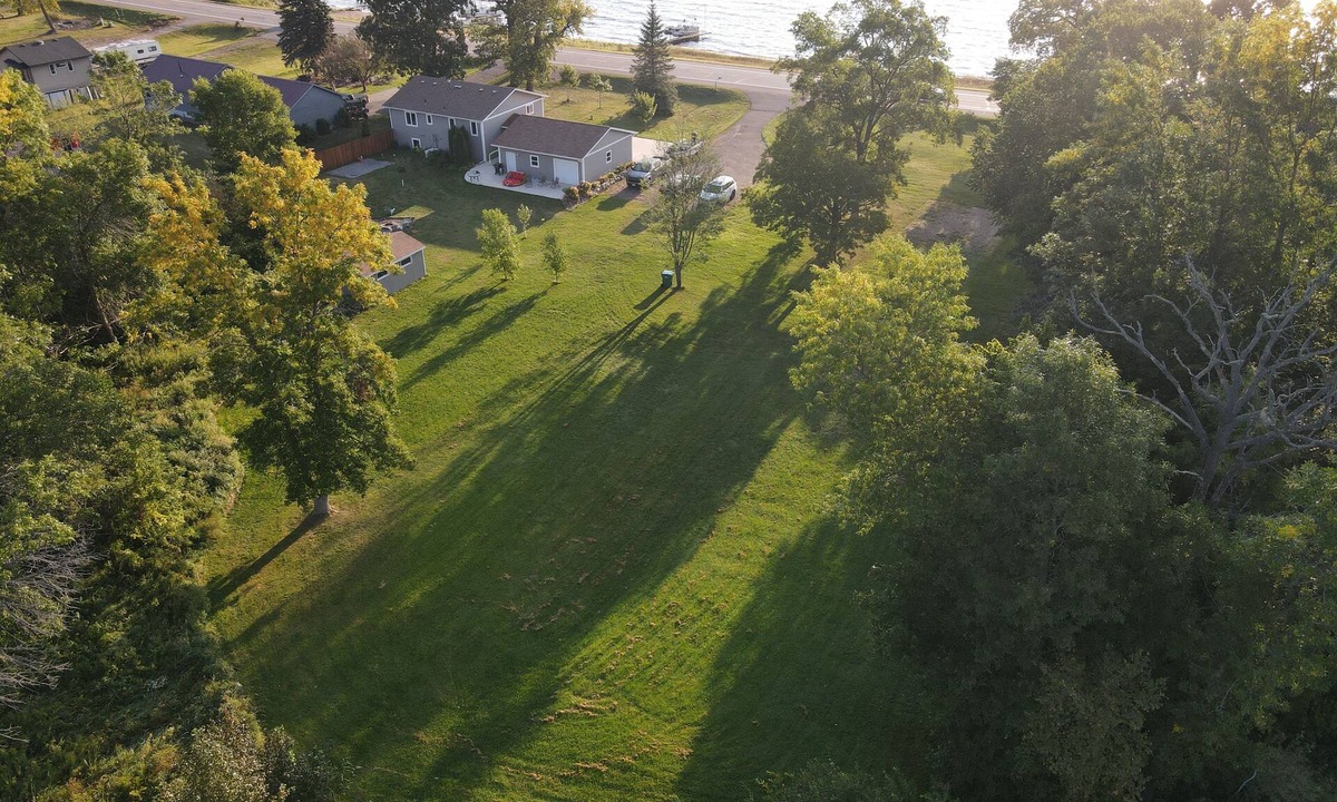Garrison House | A perfect family getaway on Mille Lacs! Fishing Dock, Game-room, Amazing yard!