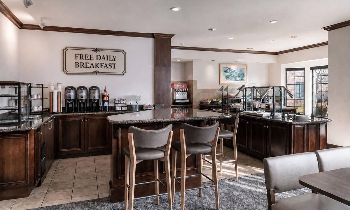 Stow Apartment | Accessible 1BR Suite w/Complimentary Breakfast