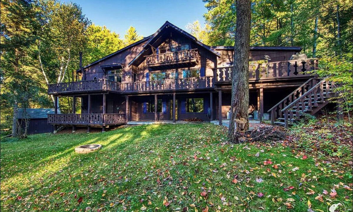 North Pole Ski Chalet | Adirondack Me! Chalet~Sauna, Photo Wall, Fire Pit