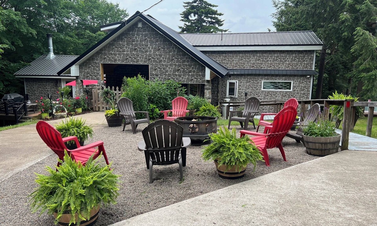 Star Lake House | ADK Lakefront Lodge, free motorized raft in Aug/Sep! Weekly discounts & dogs ok.