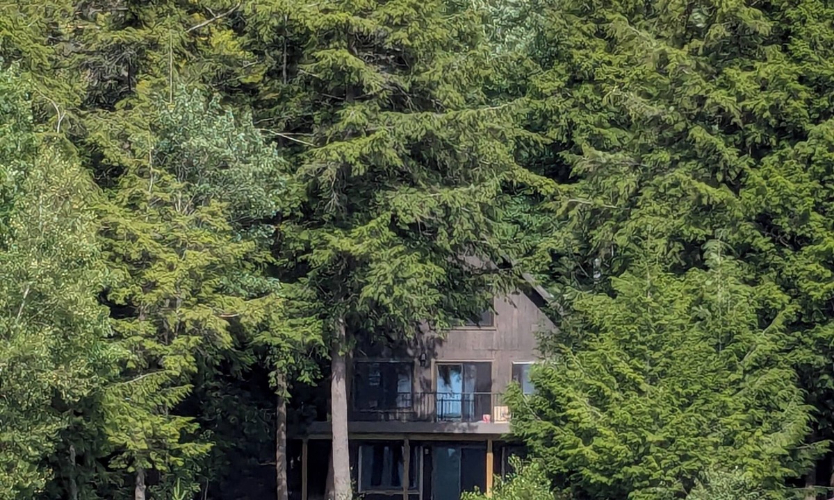 Cranberry Lake Cottage | ADK Waterfront cottage on Cranberry Lake. 🐾💓🛶🎣⛵🌈🚵‍♀️🛤️🫎🍂🦉