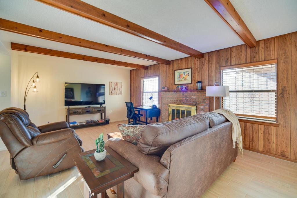 Northeast Heights House | Adobe Home in Albuquerque with Covered Patio