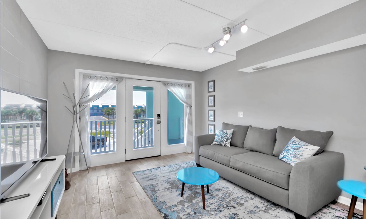 Navarre Beach Cottage | Adorable 1 bedroom Cottage just steps to the Gulf! Sleeps 4