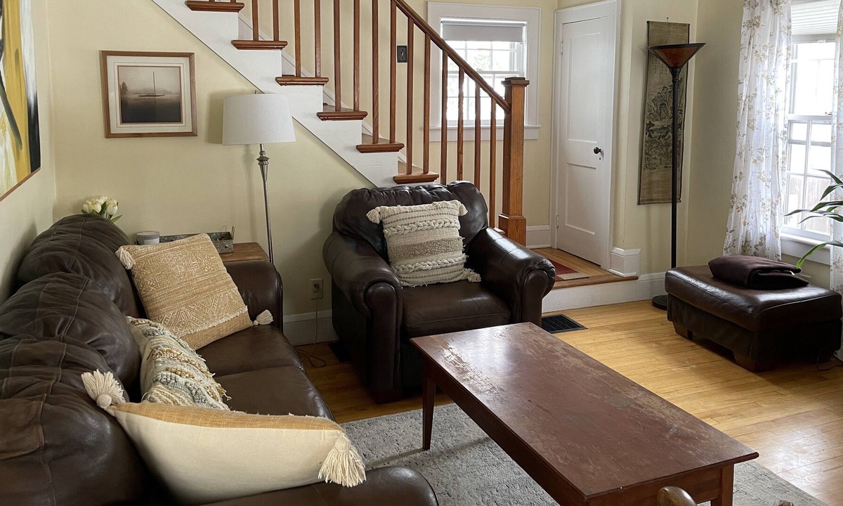 South End House | Adorable Private 3 BR Home in Quiet Residential Neighborhood in Burlington