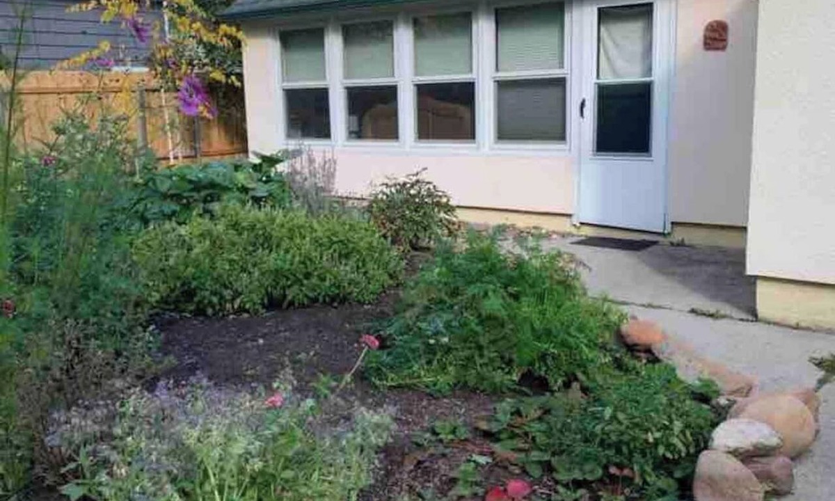University District Apartment | Adorable Studio - Stroll to UM, River & Downtown