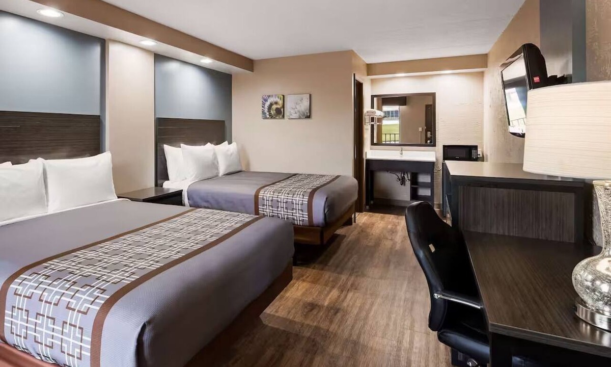 Jasper Hotel | Affordable Jasper Accommodation Near Dining, Parks & Downtown—Great Convenience