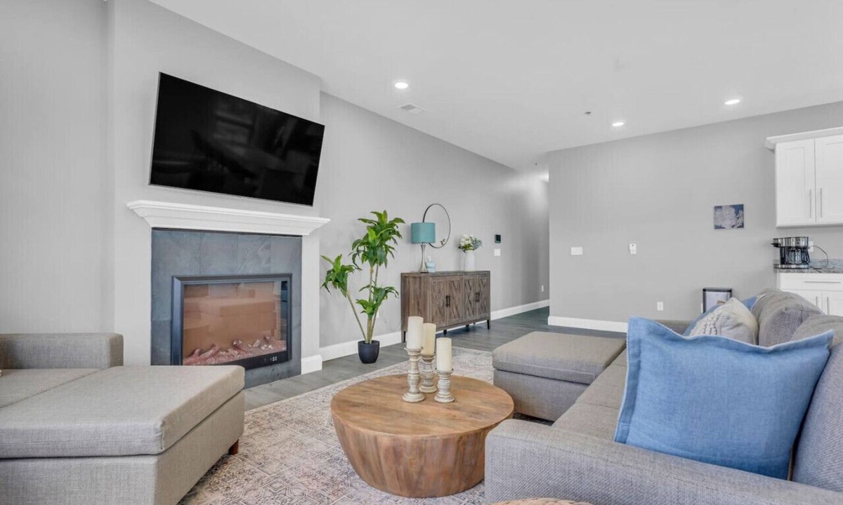 Port Huron Apartment | Amazing Loft overlook Overlooking DT Port Huron!