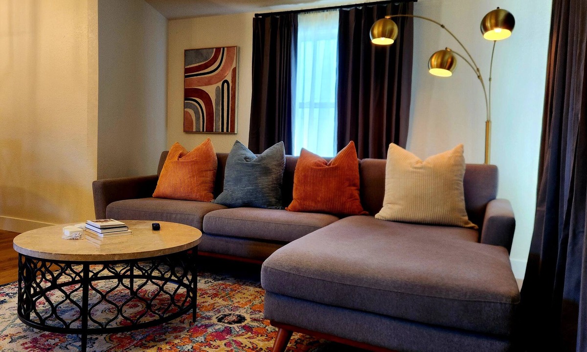 Lowell House | Ambervine