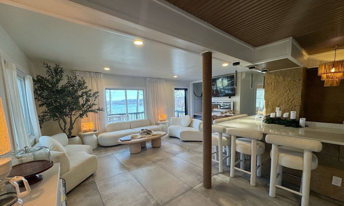 Hudson Cabin | Amethyst Bay on Lake Mallalieu:sauna&swimspa pool