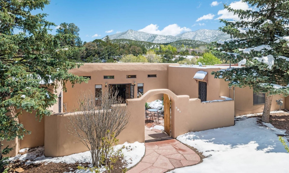 Historic Eastside House | Apodaca - Spacious and Inviting
