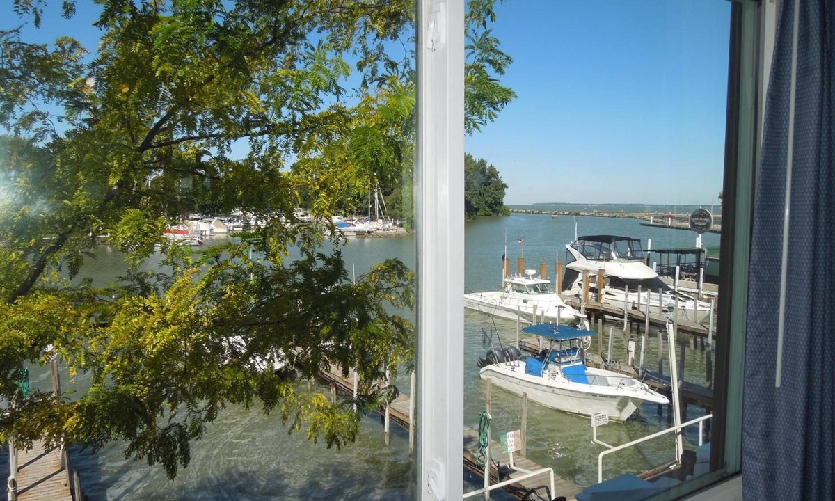 Port Clinton Hotel | Arlington Inn