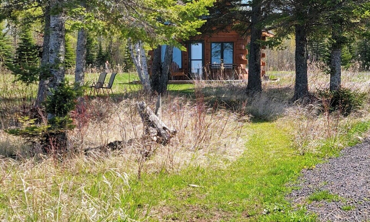 Wisconsin Cabin | Authentic log cabin perfect for 2❣️Fantastic Lake Superior Views & beach access!
