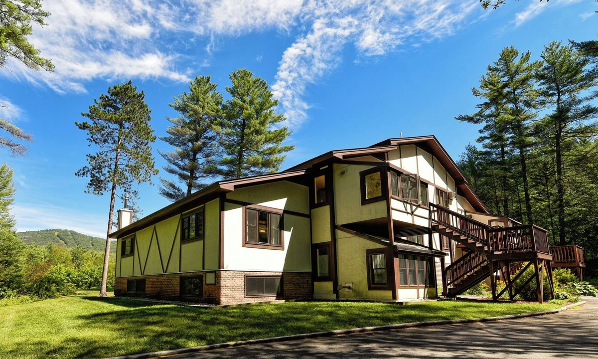 North Conway Condo | Available for the 2025 - 26 Ski Season, Views of Cranmore Mt.